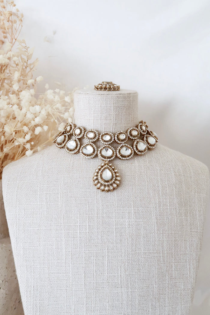 Guneet Necklace Set