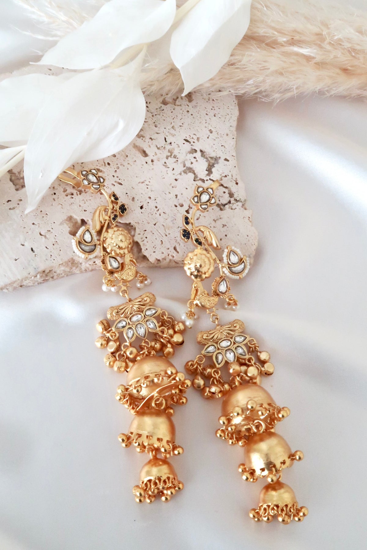 Aarohi Kundan Earrings (Gold)