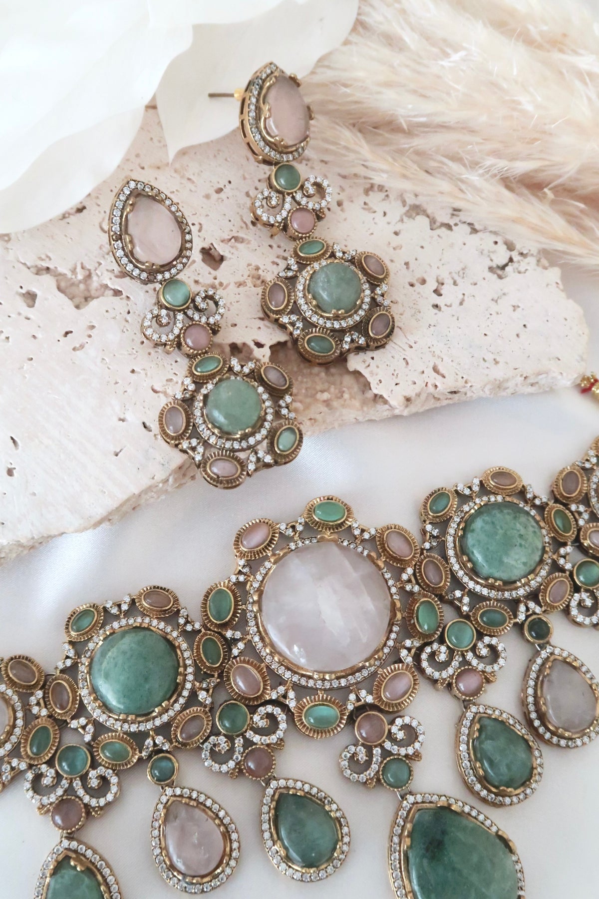 Nayra Choker Set (Baby Pink/Green)