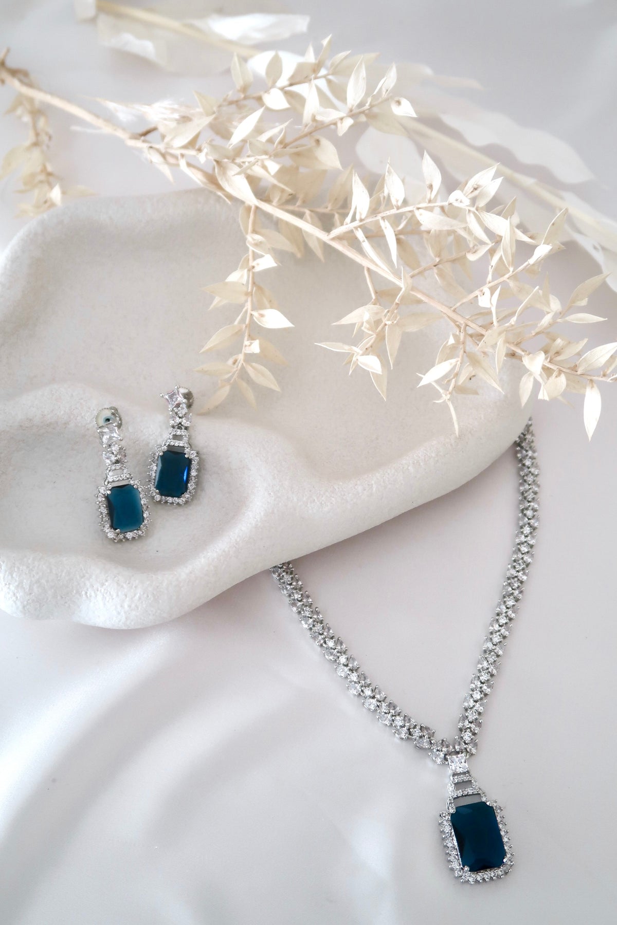 Avni Necklace Set (Navy)