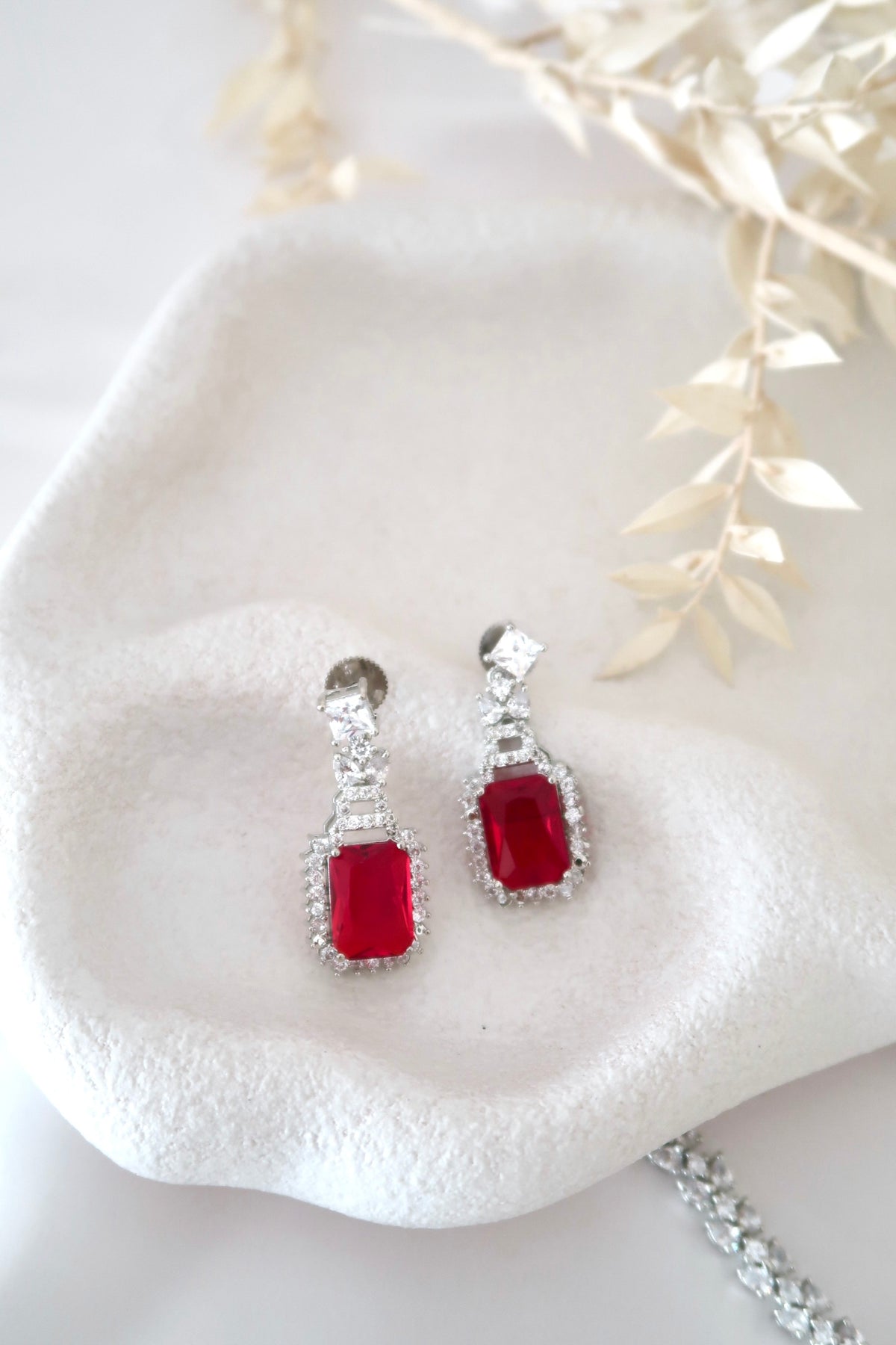 Avni Necklace Set (Ruby)