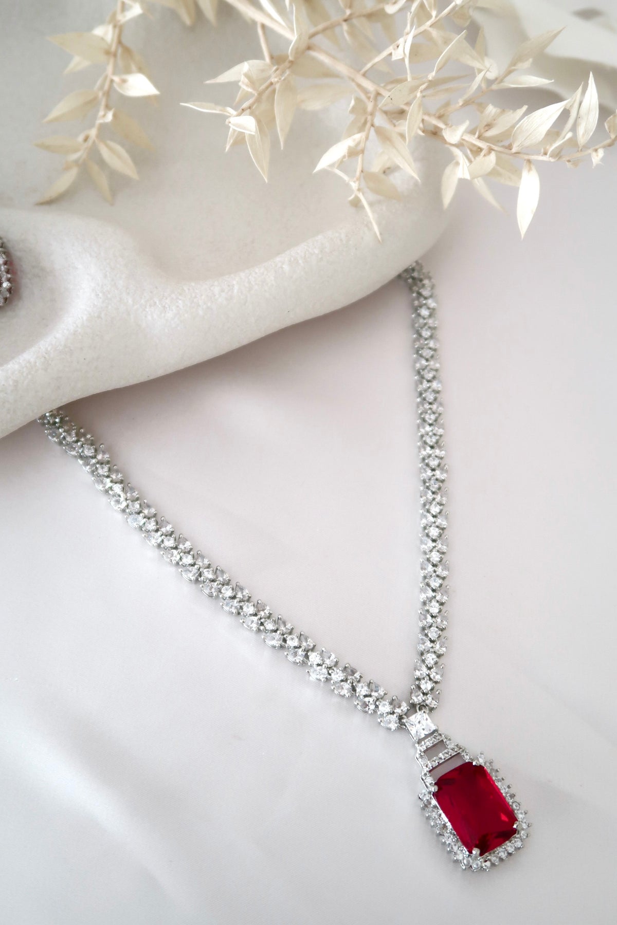 Avni Necklace Set (Ruby)
