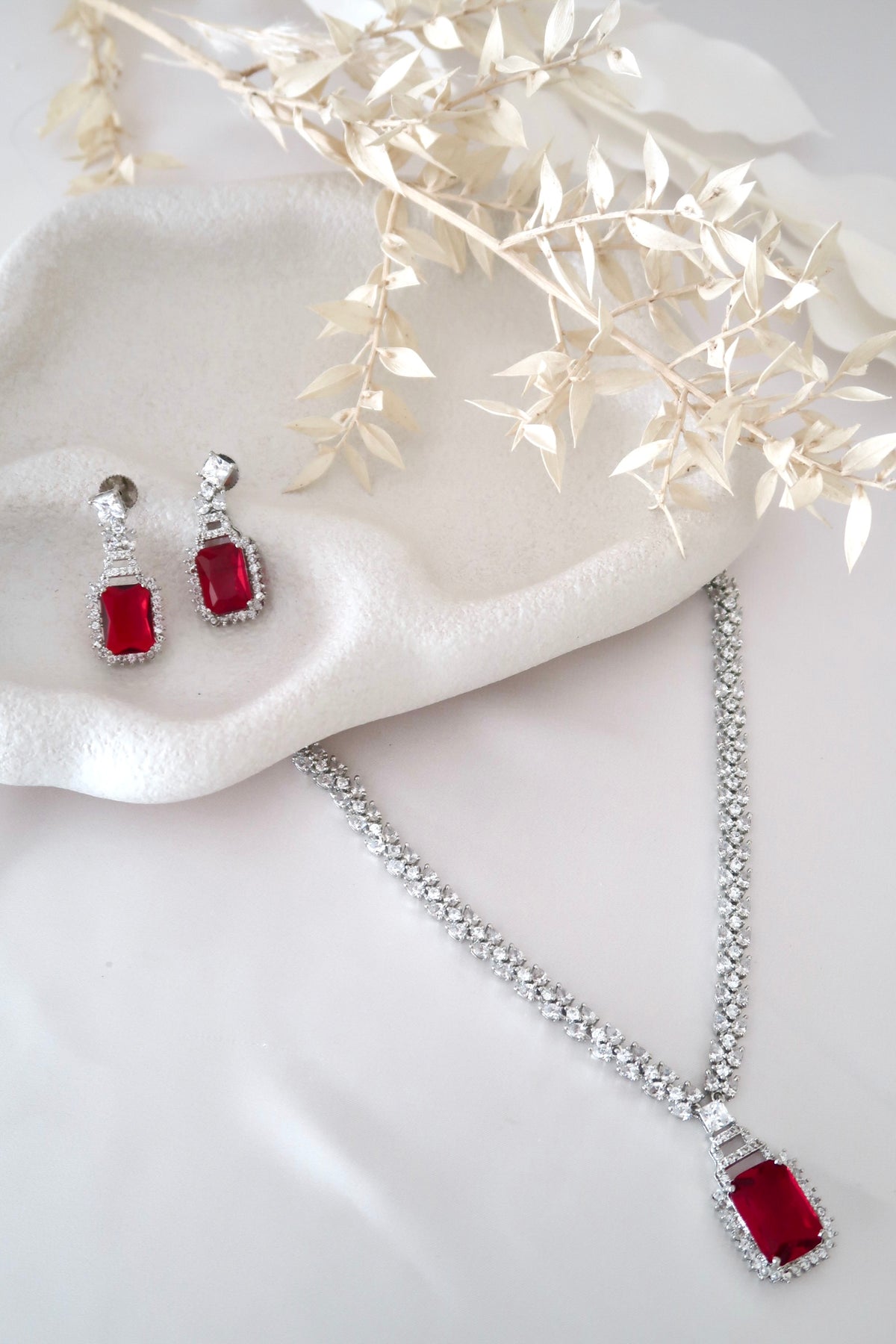 Avni Necklace Set (Ruby)